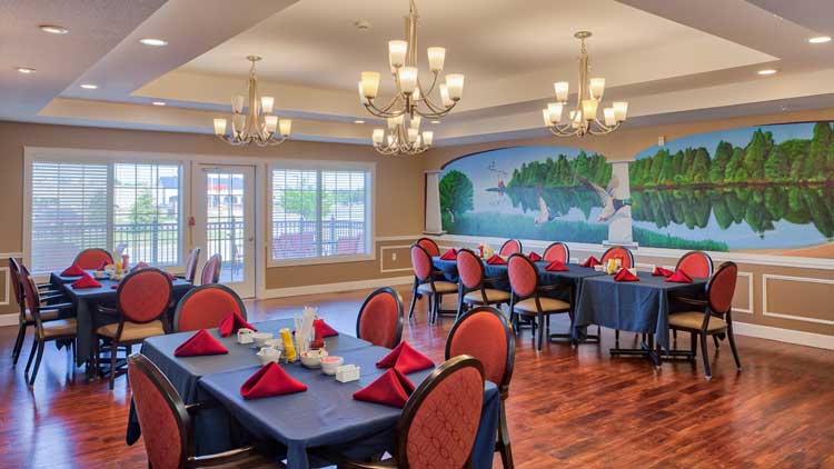 charter senior living dining room